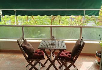 Apartamento Playa Victoria allows 18 year olds to book a room