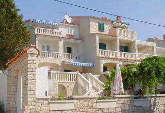 Guest House Meri has Balcony rooms