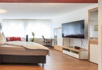 Haus Pia Executive Apartments has Balcony rooms