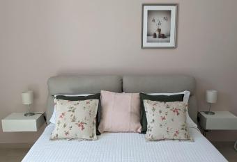 La Via dei Compositori allows 18 year olds to book a room