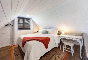 Rustic Modern Getaway - Mtn View - Creek - Hammock - Rest has Balcony rooms