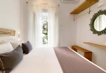 Lyra Seafront Apartment , Paroikia Town Center has Balcony rooms