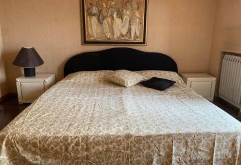 Villa Maximo has Balcony rooms