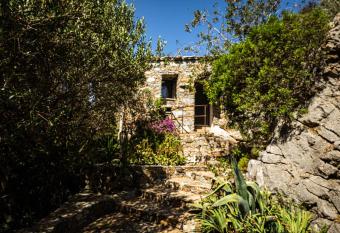 R  sidences Canta Furmigula allows 18 year olds to book a room