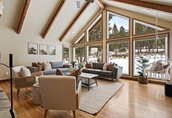 The Caribou Lodge I HotTub I Fireplace I Sleep16 allows 18 year olds to book a room