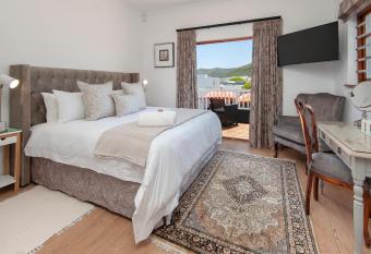 Villa Venusta Luxury Guesthouse allows 18 year olds to book a room