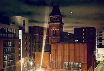 Contemporary Ancoats Penthouse with large private terrace and hot tub has Balcony rooms