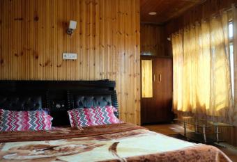 HAMBURG GUEST HOUSE has Balcony rooms