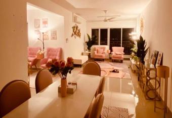 Sentrovue B Pink House has Balcony rooms