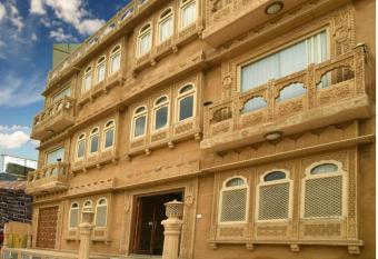 Hotel Comfort In allows 18 year olds to book a room