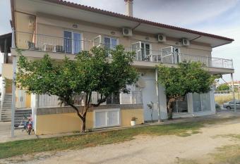 KALIPSO STUDIOs allows 18 year olds to book a room