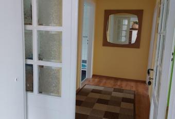 Ferienwohnung Mona Herford allows 18 year olds to book a room