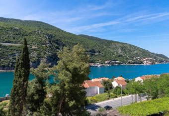 Apartment Matea has Balcony rooms