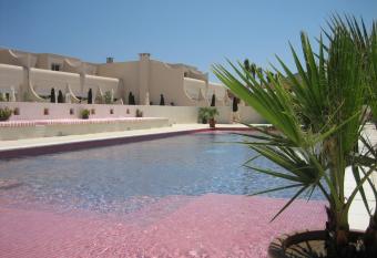 Le Jardin d EDEN  allows 18 year olds to book a room