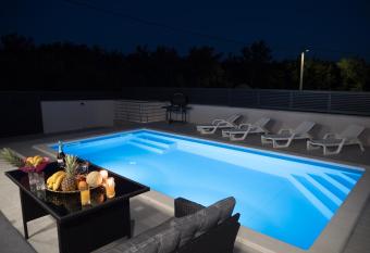 Luksuzna ku  a za odmor  has Balcony rooms