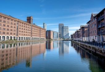 Waterloo Quay Apartment private parking has Balcony rooms