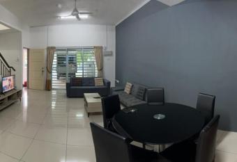 Cameron Top25 @ GH Night Market has Balcony rooms