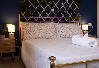 La Ringhiera Tropicale - free parking allows 18 year olds to book a room