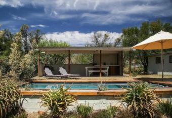Karoo Feels has Balcony rooms