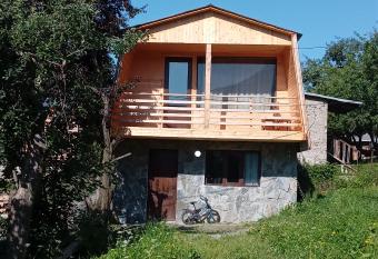 LUKA s COTTAGE has Smoking/Balcony rooms