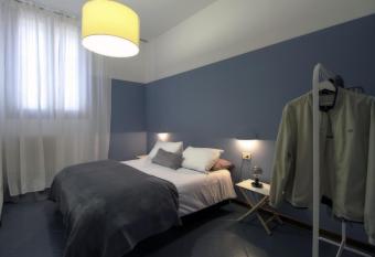 Appartamento lungo il Sentiero del Viandante Lecco allows 18 year olds to book a room