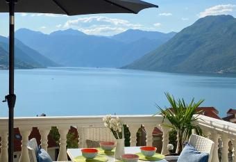 Amazing view Penthouse - pool and free parking has Balcony rooms