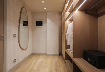 Elite Bay Hotel Lalez Durres has rooms with a private hot tub