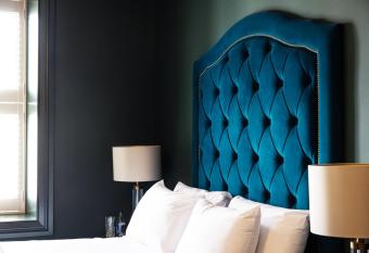 Magmell Townhouse allows 18 year olds to book a room