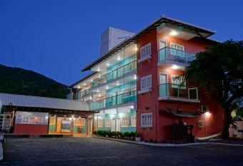 Pousada Quinta da Baleeira allows 18 year olds to book a room