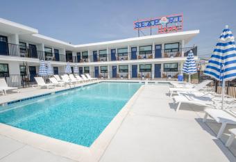 Seaport Inn has Balcony rooms