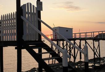 Le petit paradis en bord de mer Fouras les Bains has Balcony rooms