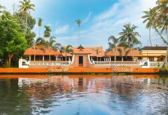 Palmy Lake Resort has Balcony rooms