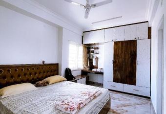 RVR Abode -Private Rooms has Balcony rooms