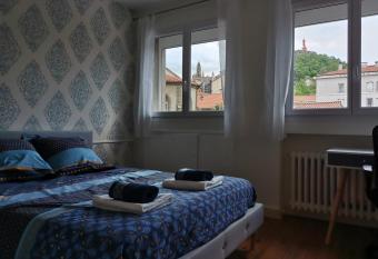 Velay cocon appartement 4 chambres avec vue sur les monuments allows 18 year olds to book a room