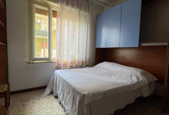 Stanza privata allows 18 year olds to book a room