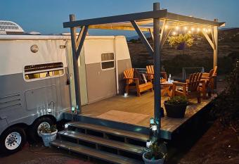 Rustic Farm Stay has Balcony rooms