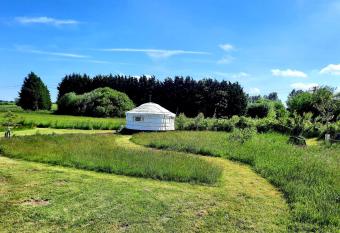 Cranfield Retreat & Glamping - Yurt & Shepherds Hut has Balcony rooms