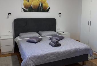 Apartment & Rooms - Marina has Balcony rooms