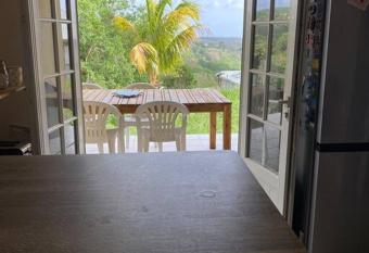 Bas de villa vue mer    15 minutes de la plage has Balcony rooms