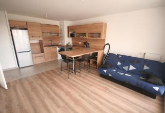 Appartement MINIMALISTE merci de bien Lire la partie  has Balcony rooms