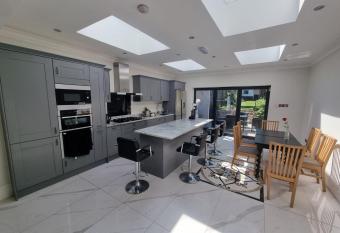 Tulse Hill Luxury Cosy Rooms allows 18 year olds to book a room