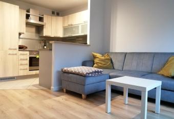 Mieszkanie na wy    czno     allows 18 year olds to book a room