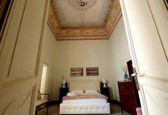 B&b RARO  LIBERTY allows 18 year olds to book a room