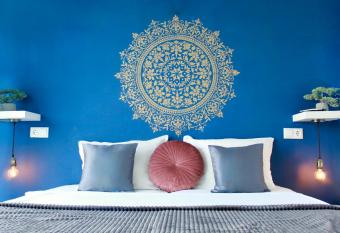 SUNSET ART Beach Front has Balcony rooms