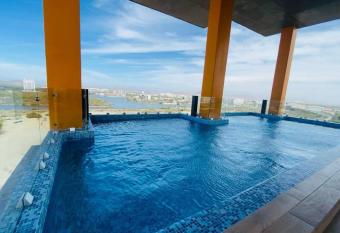 Ferrara1105/2piscinasConCalefacci  n/Facturamos allows 18 year olds to book a room