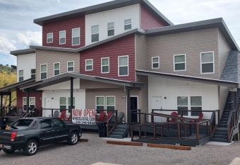 Winzig Lodge allows 18 year olds to book a room