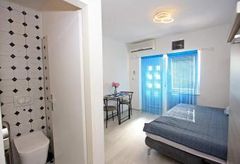 Studio Vanessa has Balcony rooms