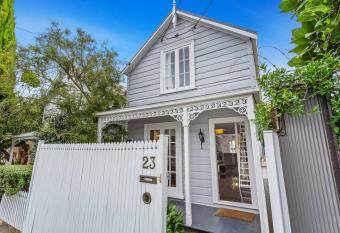 Stunning Villa - Heart of Ponsonby has Balcony rooms