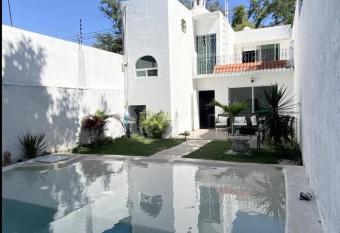 Cuernavaca, 10 personas, alberca privada y jard  n has Balcony rooms