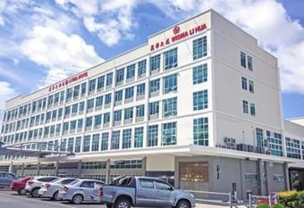 LI HUA HOTEL , BINTULU SENTRAL allows 18 year olds to book a room